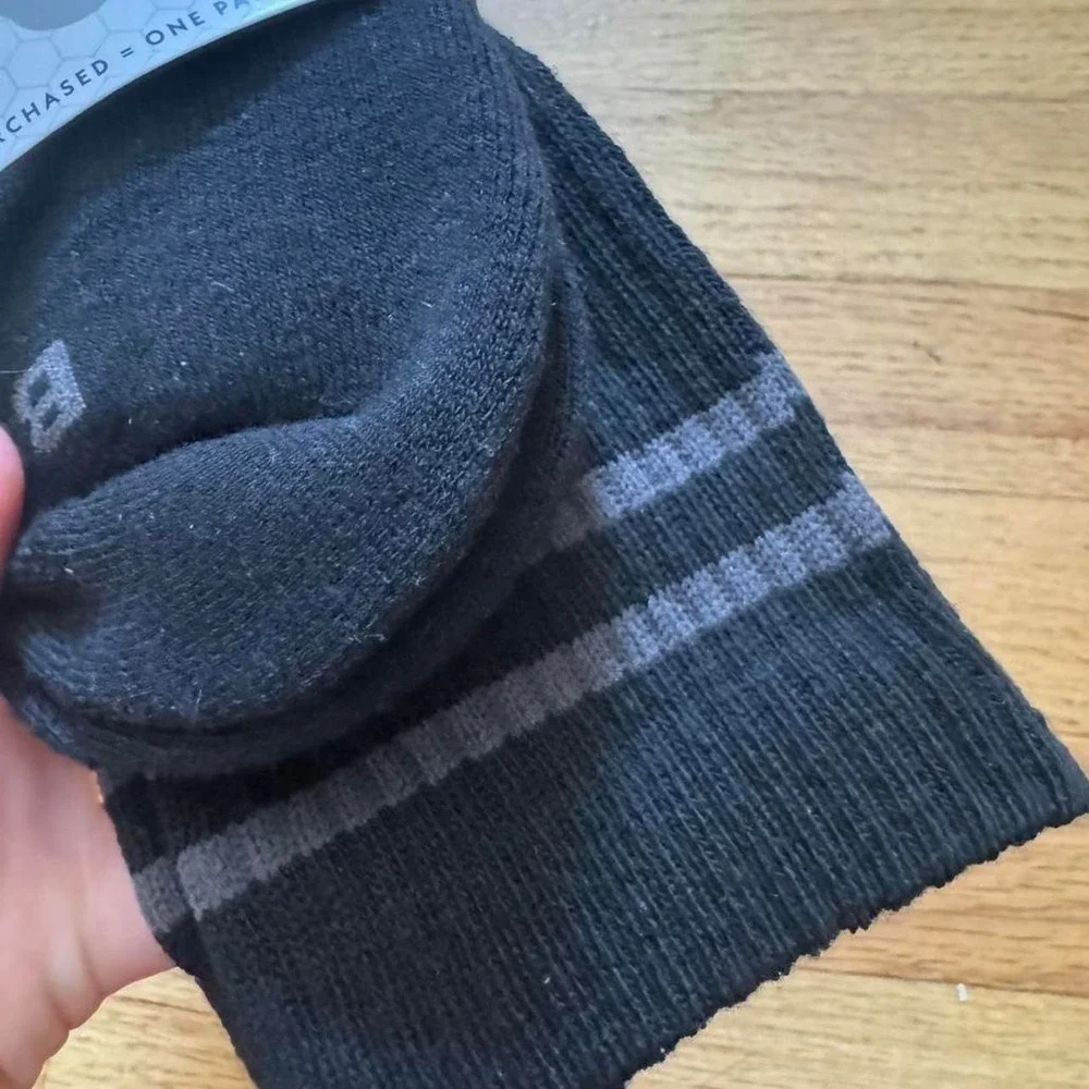 Bombas Black Socks Size Large NWT Gray Stripe Queen Bee Minimalist Classic‎
